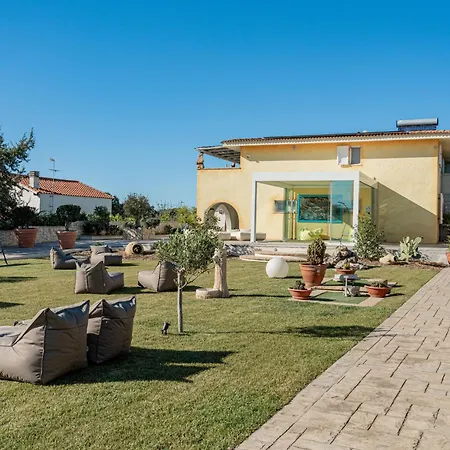 Deborah By Interhome Villa *